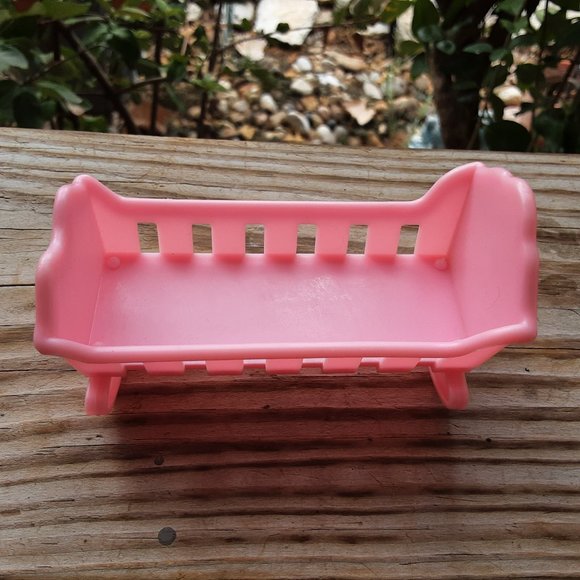 Vintage 1970s Barbie Pink Cradle with Accessories - Picture 2 of 7